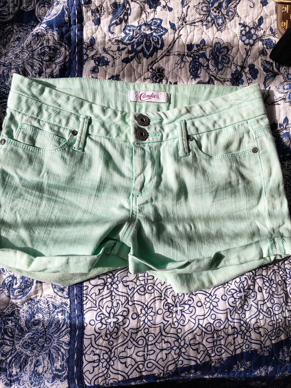 Candie's Mint Green Denim Roll-Hem Jean Shorts Size 3 - Picture 1 of 3